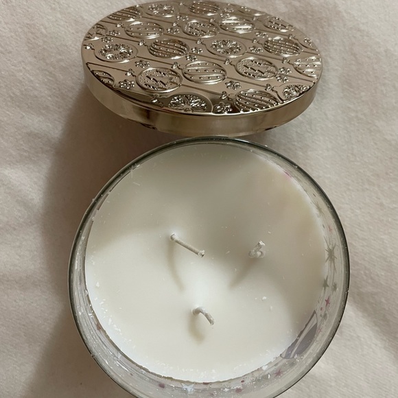 BBW Bath & body works Land of Sweets 3 wick scented candle - Picture 3 of 5